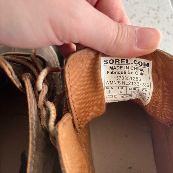 Sorel boots - Picture 3 of 3